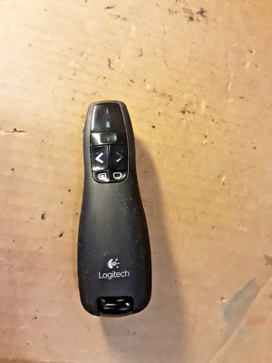 Logitech R400 Kabellose Präsentationsfernbedienung, 2,4 GHz, USB-Empfänger, roter Laserpo