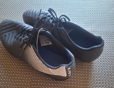 Kipsta Fußballschuhe Nocken Gr. 44 Schwarz/Weiß Rasen Schnürung