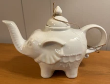 White Ceramic Elephant Teapot With Lid - NEW - Dash Of That Microwave Safe