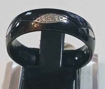Black Slim Band Ring Size 9 Leaf Pattern with Sparkling CZ