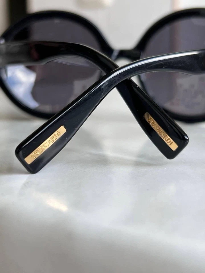 Gafas de sol negras de diseñador TRUSSARDI para mujer con marco de pelota Y2K Foto 3 de 4