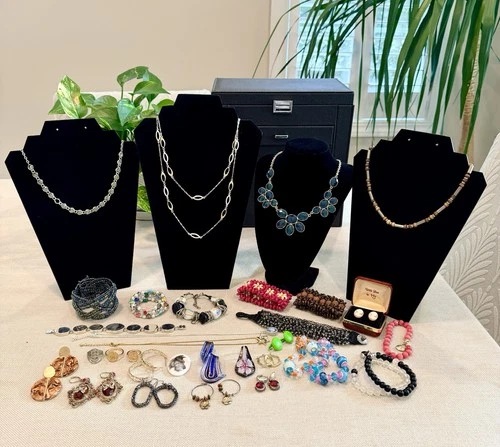 Vintage Costume Jewelry Lot Of 32 Necklaces Pendants Ring Bracelets Earrings #16