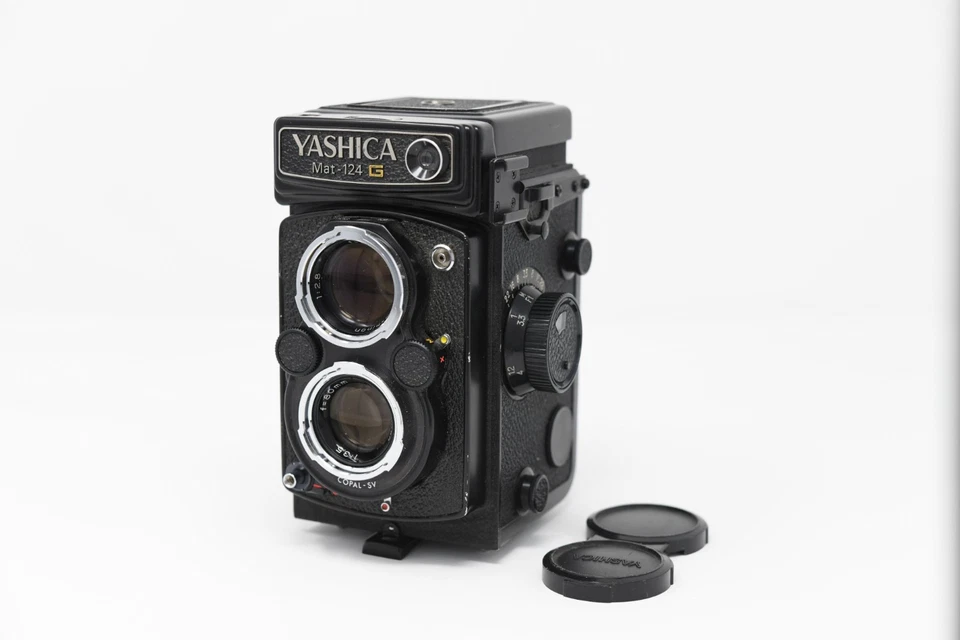 Yashica Mat-124G Medium Format TLR Film Camera - Image 2 of 4