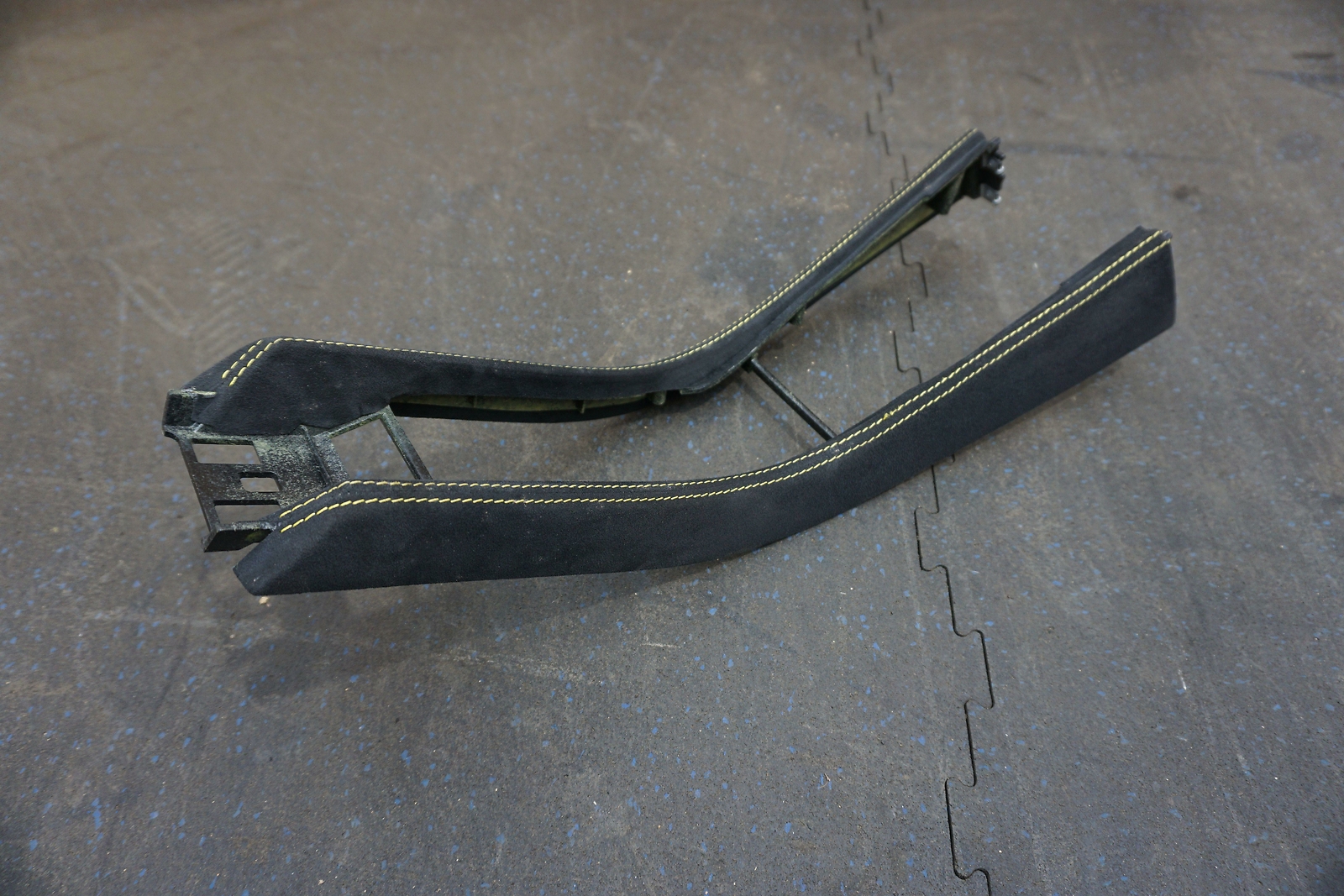 Front Center Console Trim Panel Black Alcantara Yellow Mclaren 650s Spider 16