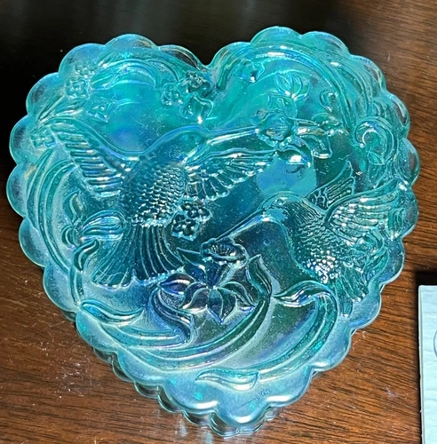 FENTON Aqua Carnival Hummingbird Heart-Shaped Lidded Glass Box 1999 With Sticker