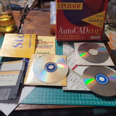 Autodesk  AutoCAD LT 97 Upgrade Box Floppy Disks & CD Fast Shipping look at Pics