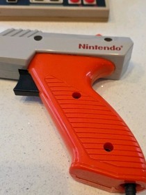 Nintendo 1985 Controllers For NES Console X 2 And 1 X 1985 Zapper Vgc Original 