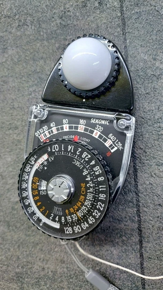 Medidor de incidentes ligeros SEKONIC Studio Deluxe II L-398M usado Foto 3 de 4