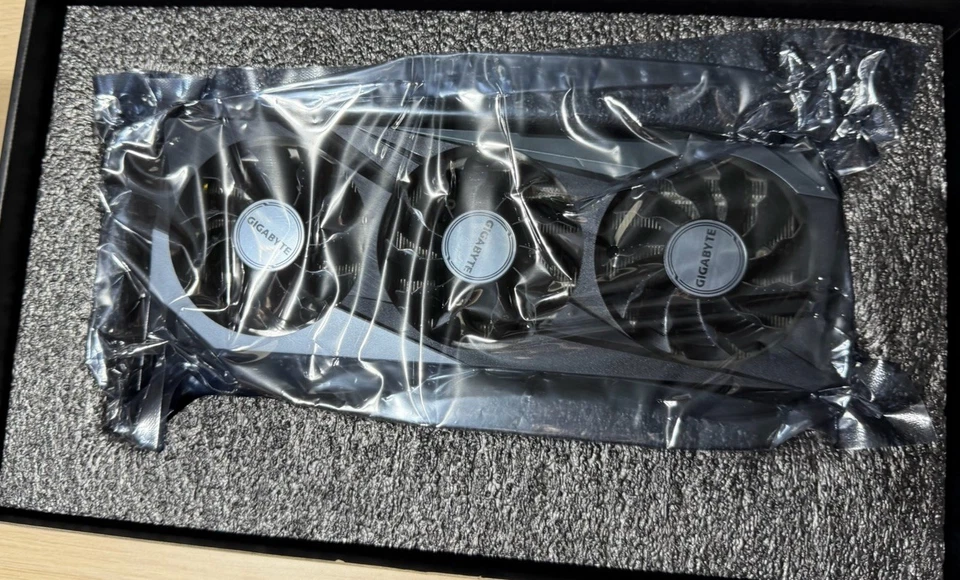 GIGABYTE GeForce RTX 3070 Gaming OC 8G Grafikkarte, GV-N3070GAMING OC-8GD Card - Bild 4 von 4