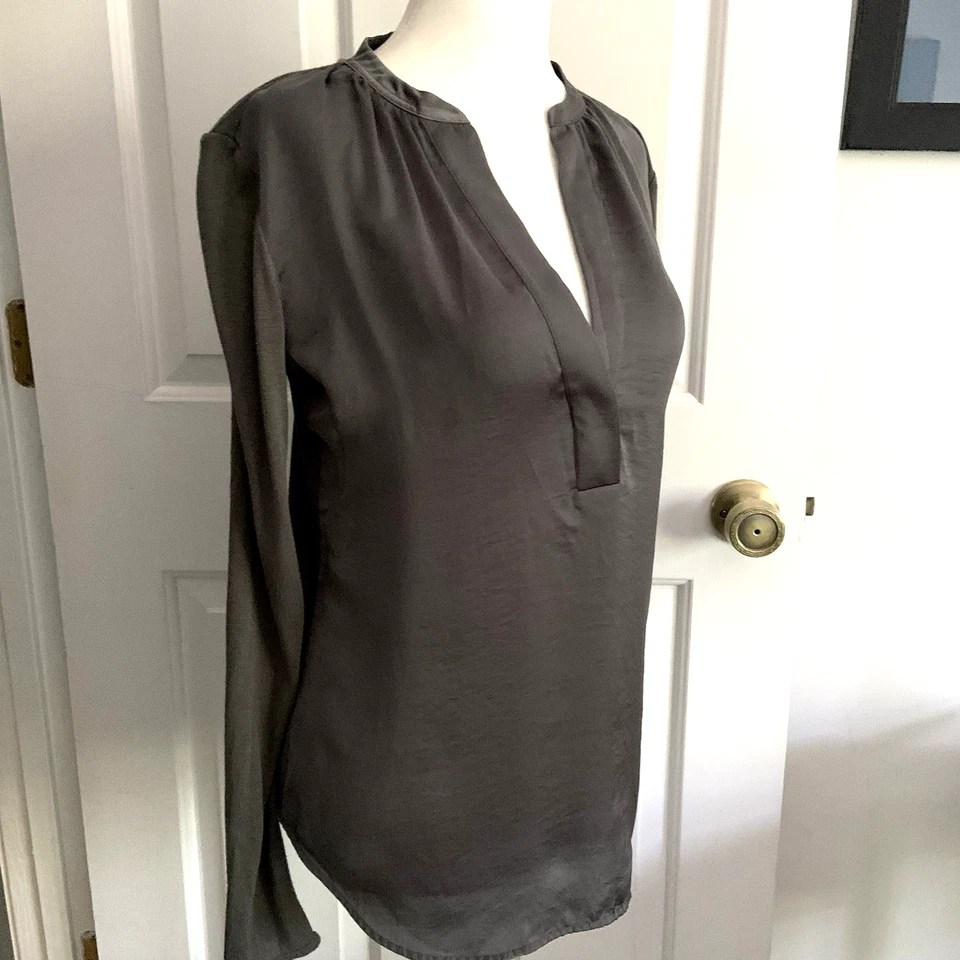 VINCE Split-neck Long-sleeve Silk Satin Band Collar Blouse Dark Laurel Green S - Image 3 of 4