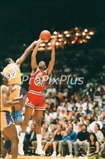 3/21/1989 Magic Johnson Defends Cartright Bulls Vs Lakers 35 mm Neg & 4x6 Print