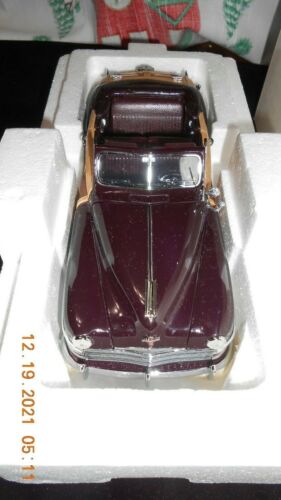 Danbury Mint 1948 Chrysler Town & Country Convertible 1/24 scale Die Cast Model - Picture 2 of 9