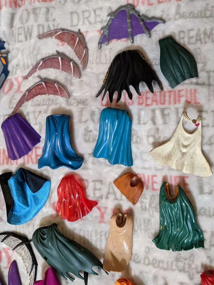 80s 90s 00s Vintage to Modern (?) Lot of 29 Action Figure Capes - Image 3 of 4