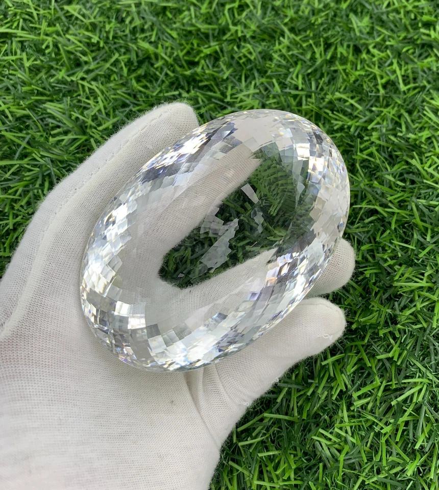 1290 Carat Clear Quartz Gemstone, Excellent Quality Faceted Cut Loose Gemstone - Image 3 of 4