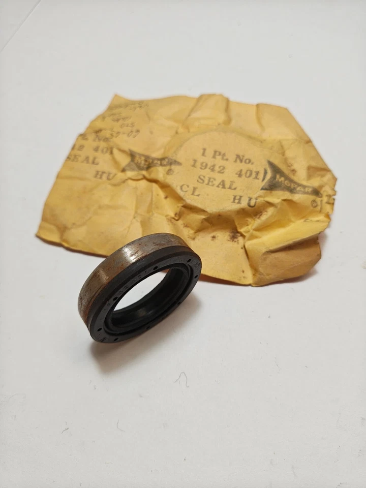 Dodge Plymouth 1960-1965 transmisión estándar eje principal sello de aceite trasero 1942401 nuevo en stock Foto 3 de 4