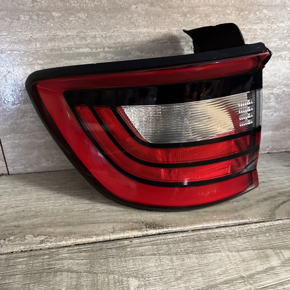 🥇 2014-2022 Dodge Durango Left Driver Side Outer Mounted Tail Light. - Image 3 of 4