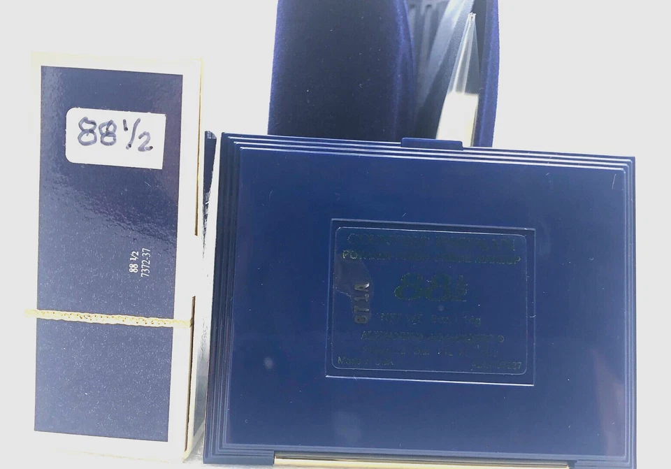 NEW w/ box ALEXANDRA DE MARKOFF Powder Finish Creme Makeup 88 1/2 **SOLD AS-IS - Image 3 of 4