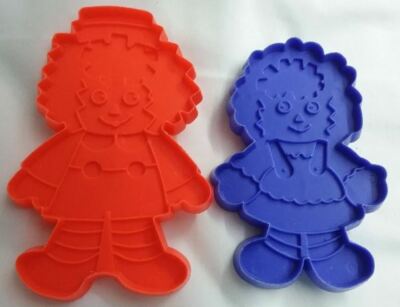 VINTAGE HALLMARK BOBBS MERRILL CO RAGGEDY ANN & ANDY COOKIE CUTTERS SET OF 2
