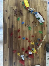 Vintage Plastic Cowboys and Indians Lot Of 42 Figures HK Hong Kong.