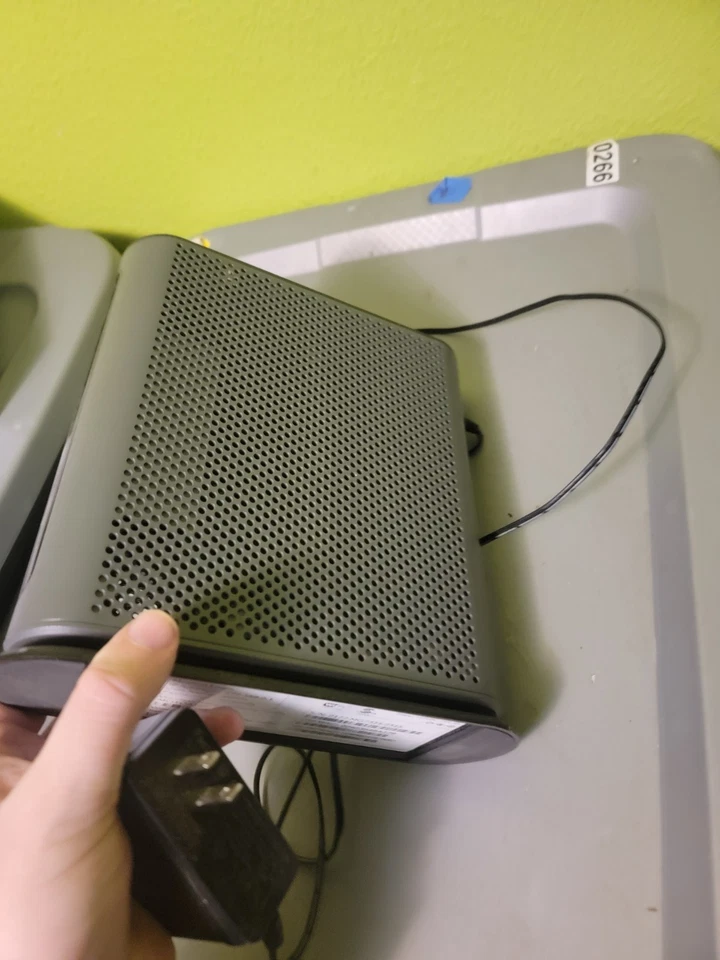 Motorola Cable Plus Router Model: Mg7315 8x4 Docsis Wifi  - Image 3 of 4