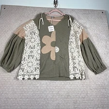 NWT Davi & Dani Oversized Knit Hooded Sweater Women’s Size L Flower Patches Lace