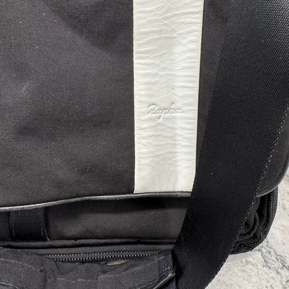 Bolso Mensajero Rapha Negro Blanco Rayas Laptop Ciclismo Viajero Hombro Acolchado Foto 2 de 4