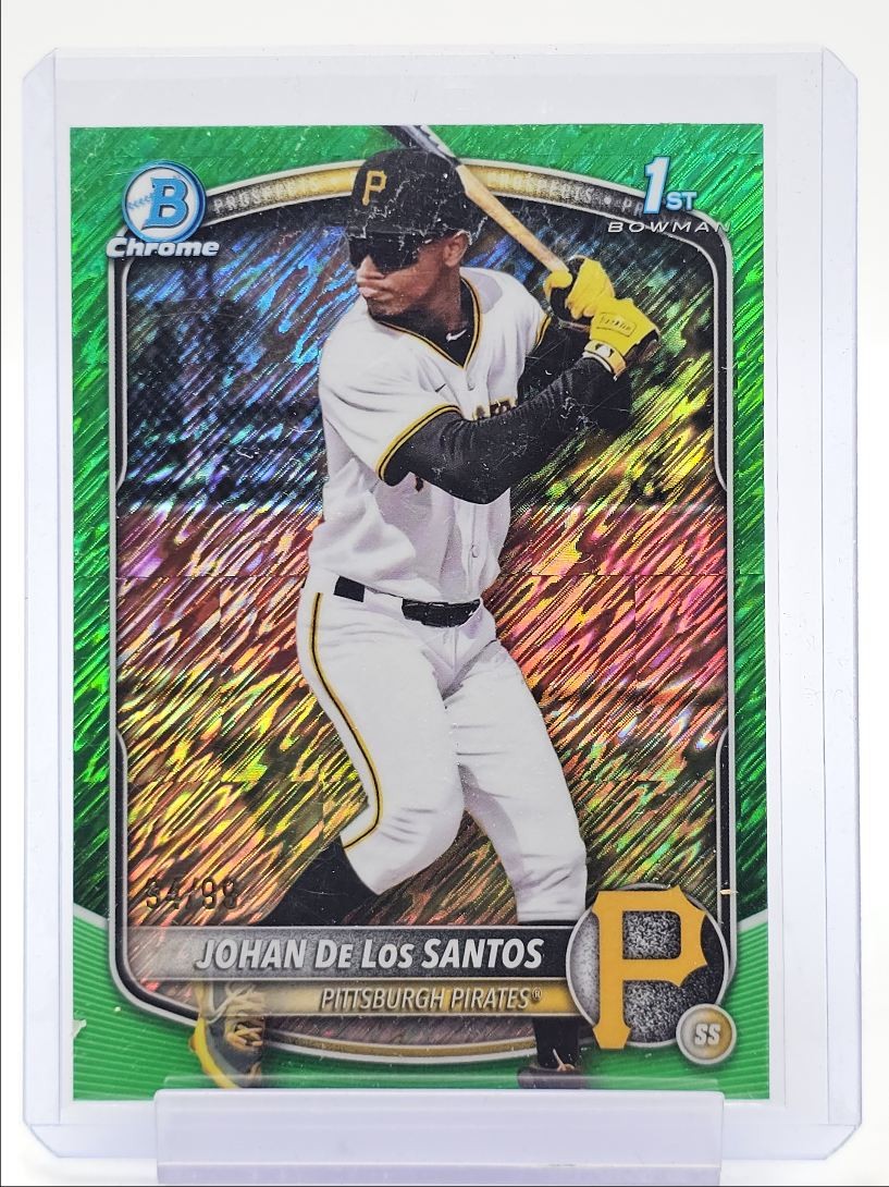 JOHAN DE LOS SANTOS 2025 BOWMAN CHROME 1ST GREEN SHIMMER PIRATES /99 Q2754
