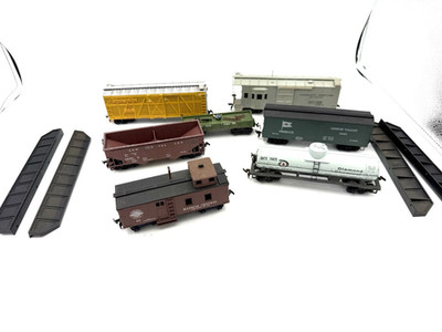 HO Scale Trains Lot Of 7 Various Brands. 1960s Lehigh Vally UP  IC All Different