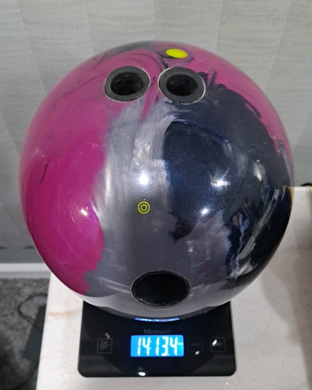 900 Global Eternity Bowling ball 15lbs