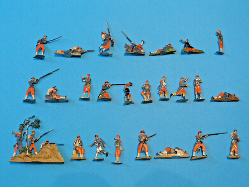 LOT DE SOLDATS Plat d Etain Guerre de 1870 .Année 1950 1960