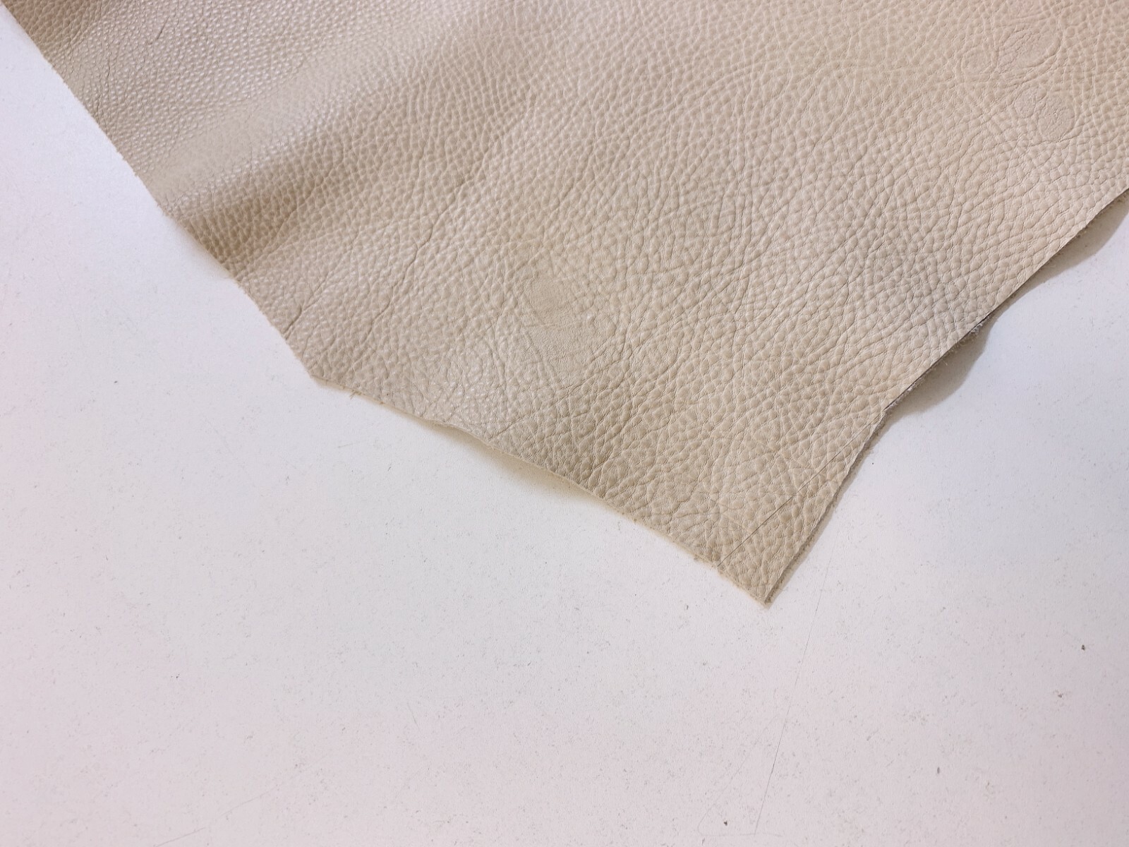 2mm thick dyed veg tan leather craft - beige - 6.15sqft+ 100% nieuw, goedkoop!