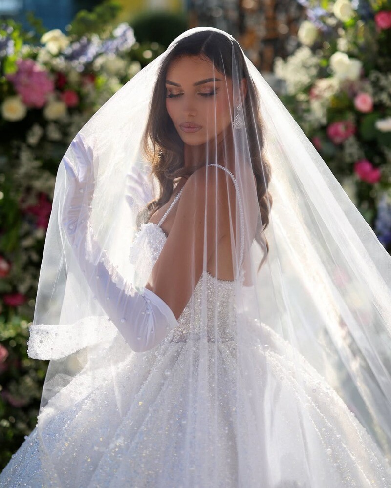 Gorgeous Sequins Appliques Sparkly Crystals V-Neck Wedding Dress Bridal Gowns image 3