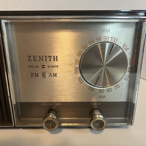 Radio AM/FM/AFC de estado sólido modelo Z419A MCM Zenith estado de funcionamiento 2-2904 LEER - Imagen 2 de 9