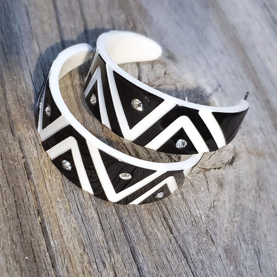 Vintage Y2K White Black Lucite Austrian Crystal Zig Zag Triangle Hoop Earrings - Image 2 of 4