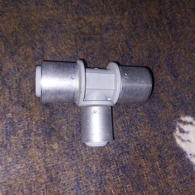 Uponor fittinge  T-Stücke 32/25/32 . Zwei Vorhanden. 