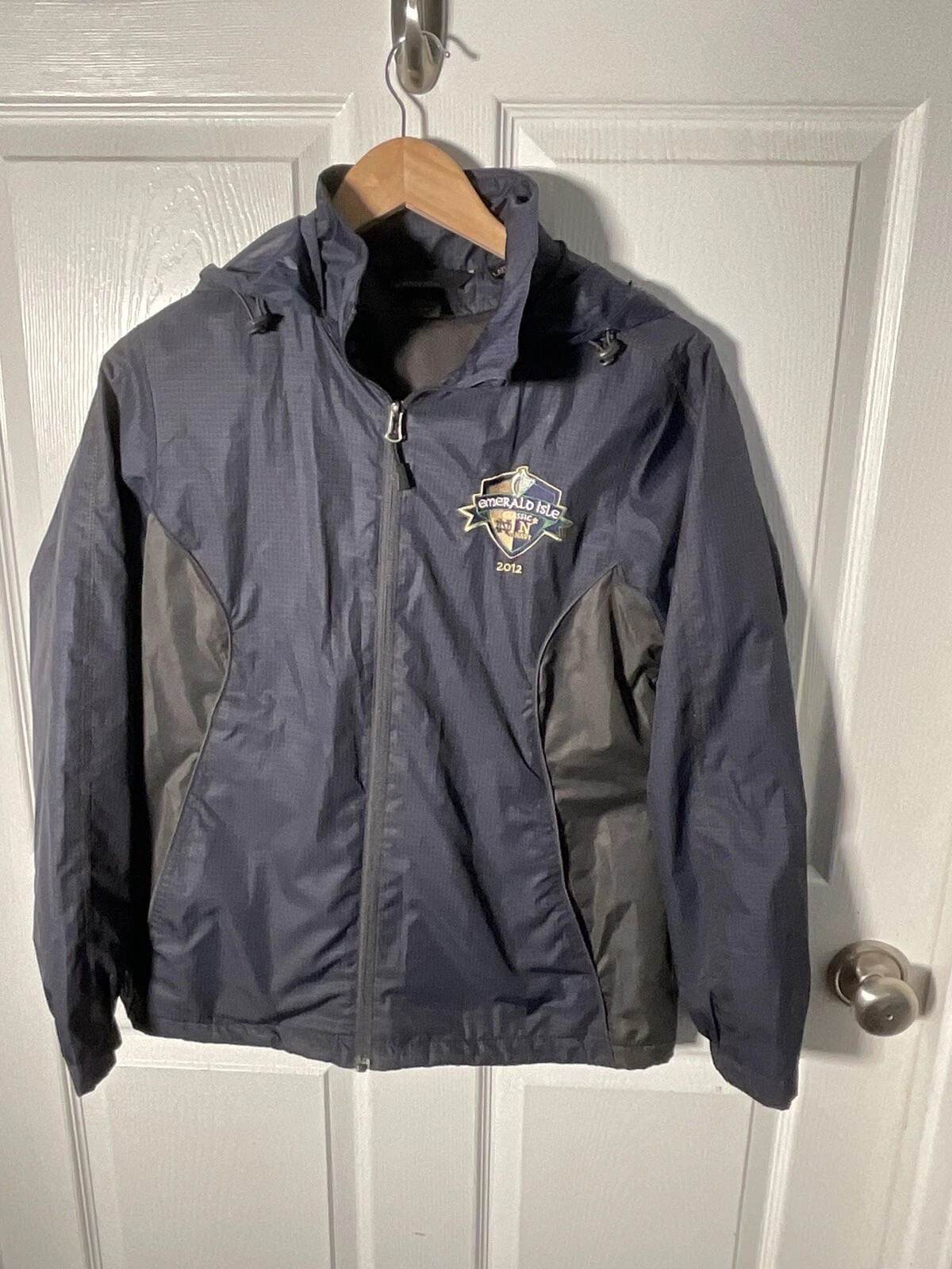 UNDERCOVER Cappotto US Naval Academy Emerald Isle Navy vs Notre Dame Classic 2012 taglia piccolo