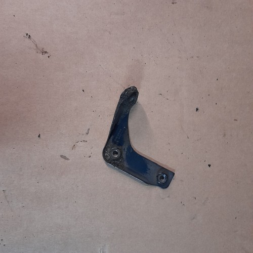 VW Passat 3B Halter Halterung Kotflügel Kotflügelhalter Rechts 3B0821136 C