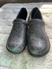 BOC Born Gray And Black Nursing Shoes 7M￼