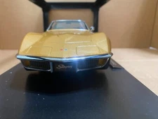KK SCALE MODELS 1/18 - CHEVROLET CORVETTE C3 STINGRAY - 1972 GOLD METALLIC
