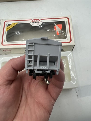 MODEL POWER HO SCALE NORFOLK & WESTERN COVERED HOPPER #177504 - NEW IN BOX - Picture 9 of 10