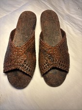 EUC VTG Dolphin Cutout Flower Leather SlipOn Brown Sandal Size 5/6 Made In USA
