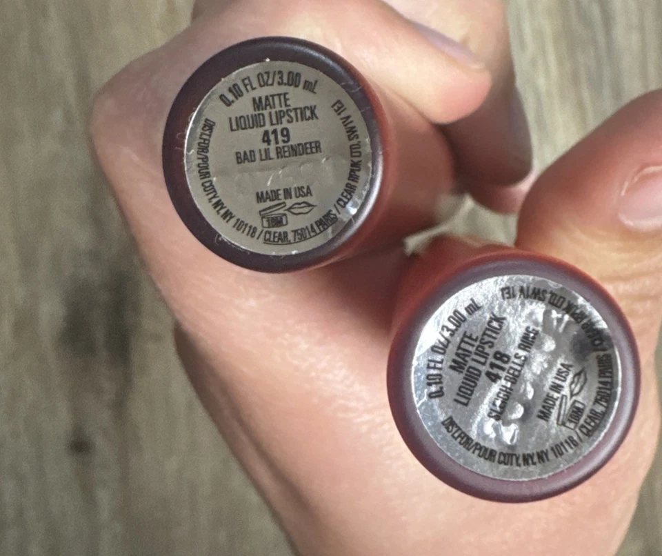 Juego de 2 lápices labiales líquidos Kylie Jenner ~ anillo de campanas de trineo y renos Bad lil Foto 2 de 2