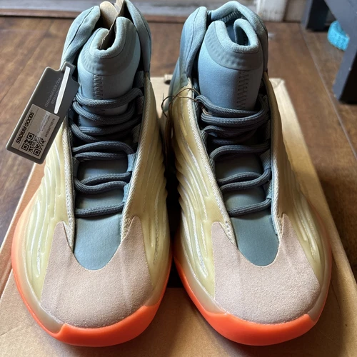 Taglia 6.5 Adidas Yeezy Quantum Hi Res Coral