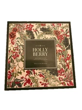 NEW Pottery Barn Set of 8  Holly Berry Stoneware Appetizer Plates 7" Christmas