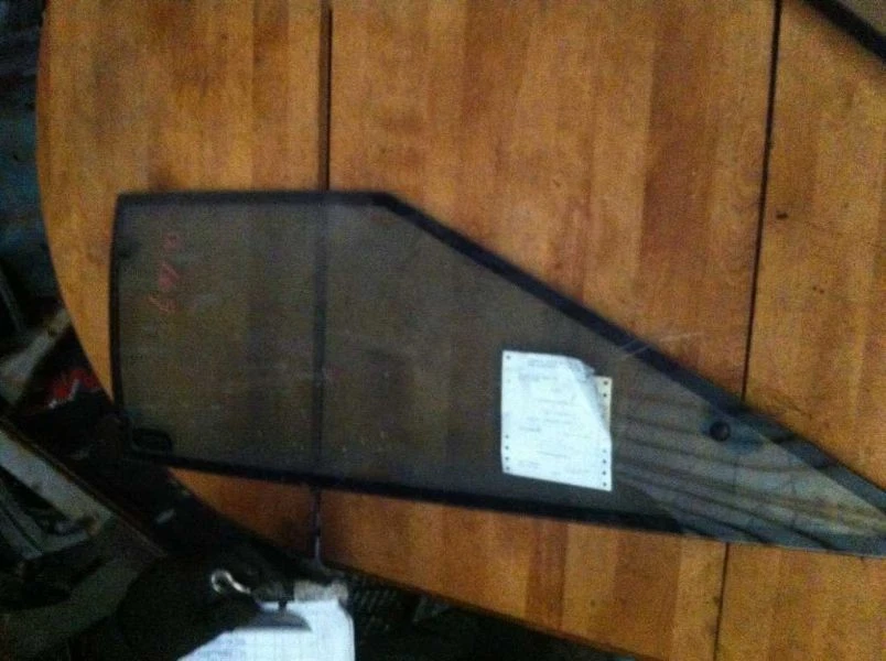 83 84 85 86 87 ISUZU IMPULSO PASAJERO DERECHO CUARTO CRISTAL  Foto 2 de 4