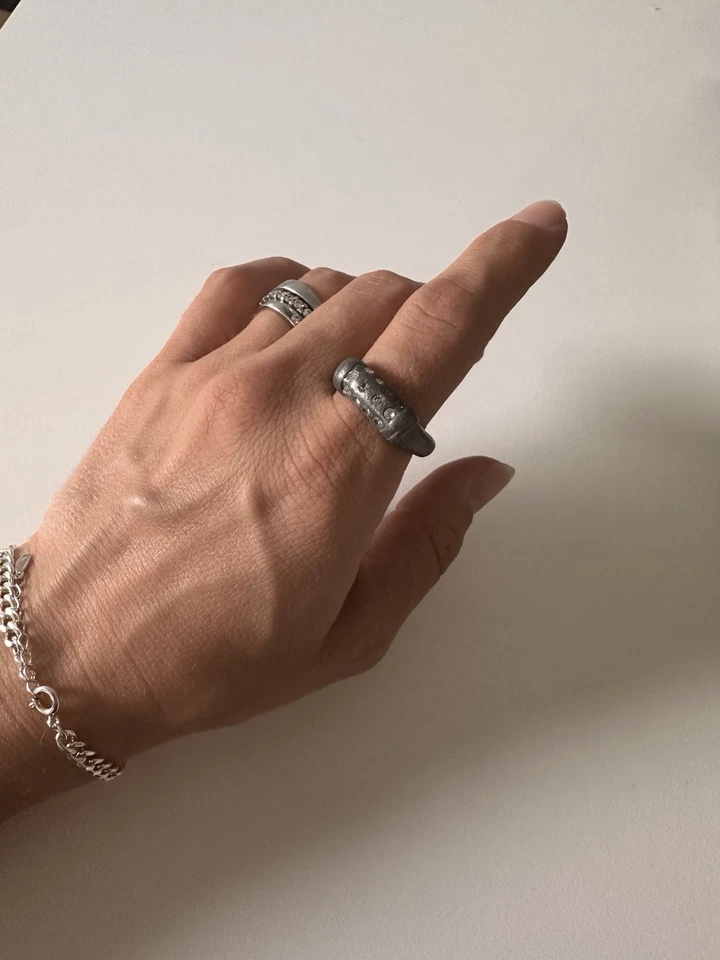 Anillo único estilo cavernícola para hombre con rocas de circonio cúbico, talla 9 Foto 2 de 4