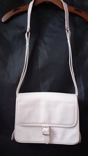 Borsa Giorgio Armani in pelle bianca.