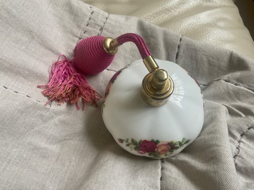 1962 Royal Albert Old Country Roses Perfume Atomizer Bottle China Vintage - Nice - Picture 2 of 6