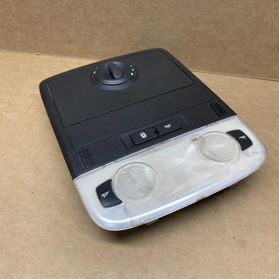 08-09 Pontiac G8 Holden Dome Light and Overhead Console with SUNROOF SWITCH - Image 4 of 4