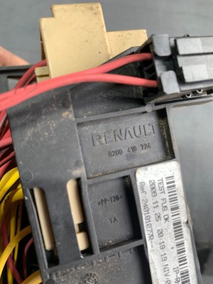 16M23) RENAULT CLIO MK3 /05-09 FUSE BOX PN/ 8200241944 for sale  